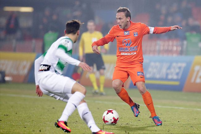 即根据球场 即根据球场