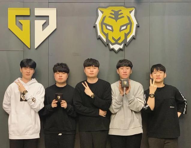 面起着至关 面起着至关